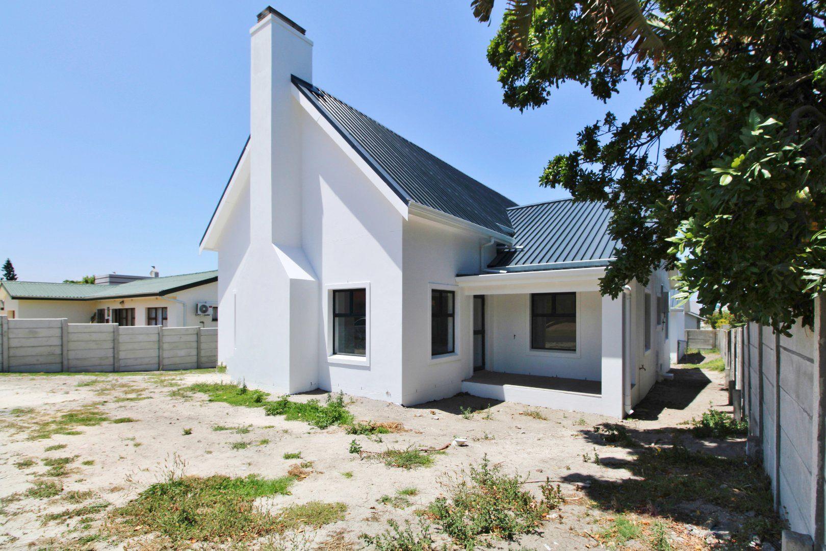 3 Bedroom House for sale in Klein Berlyn 9 Boekenhout Avenue P24