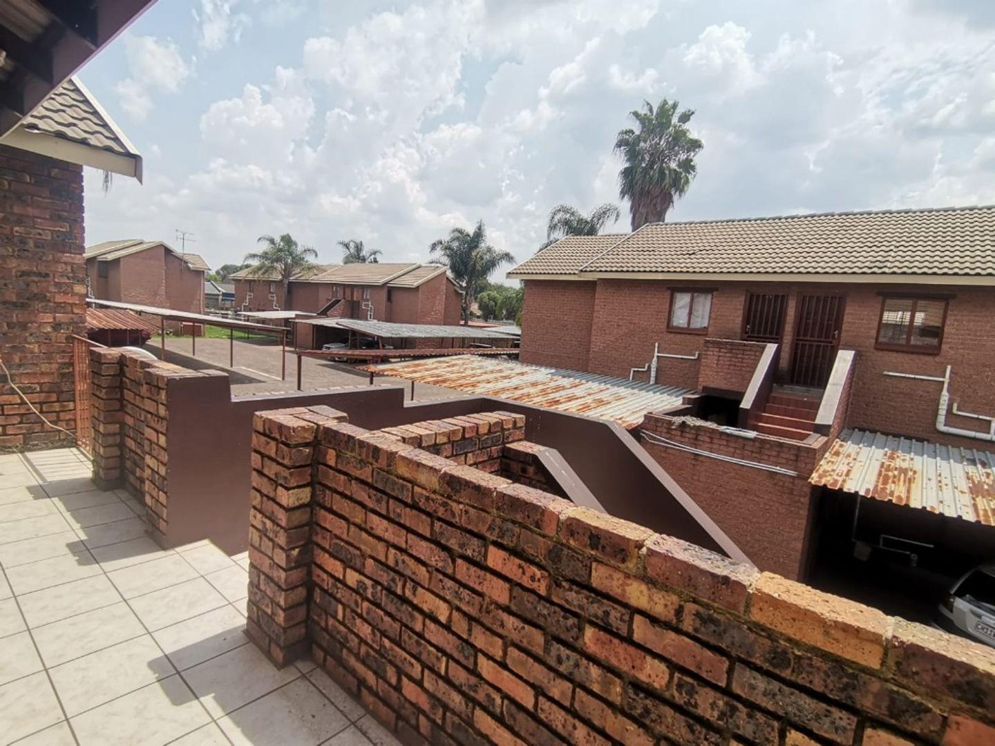 Mayberry Park Property Apartments / flats to rent in Mayberry Park