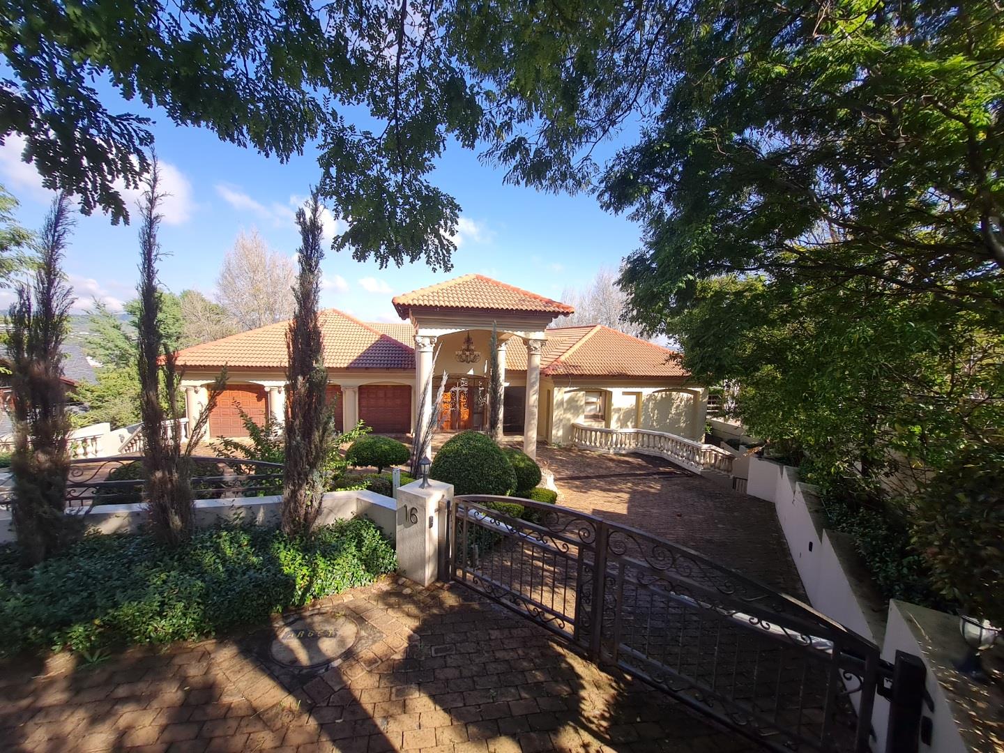 6 Bedroom House for sale in Woodhill Golf Estate P24112774798