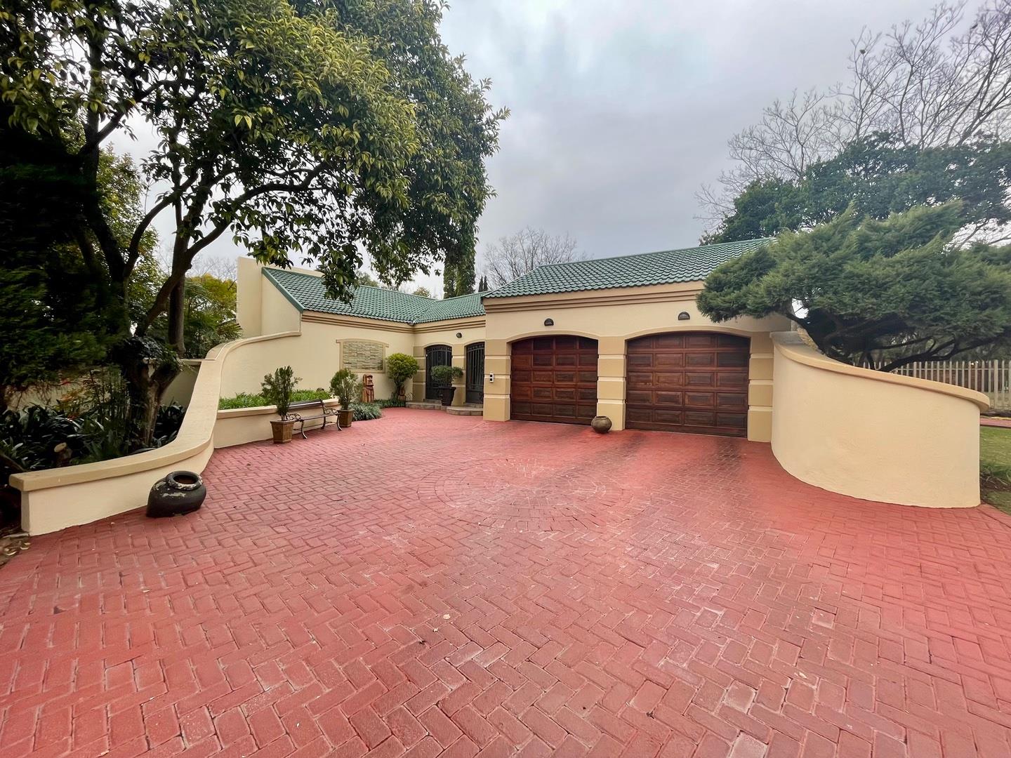 5 Bedroom House for sale in Three Rivers East P24112775933