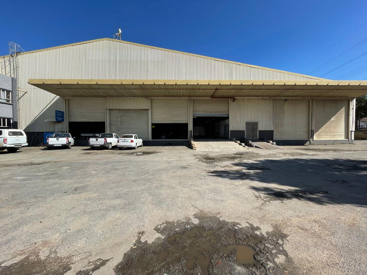 Industrial property to rent in Cleveland P24112776889