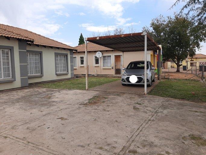 3 Bedroom House for sale in Rosslyn P24112778946