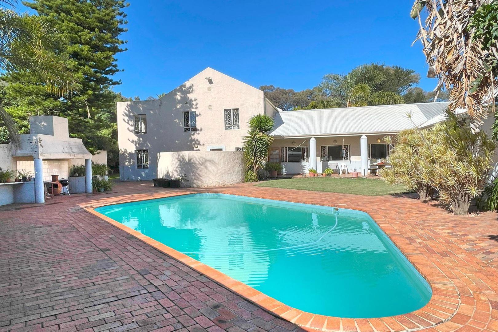 9 Bedroom House for sale in Beaulieu P24112779261