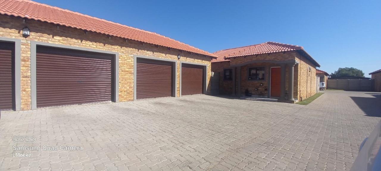 2 Bedroom Townhouse for sale in Riversdale P24112779938