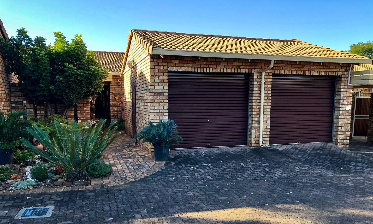 3 Bedroom House for sale in Brummeria P24112783110