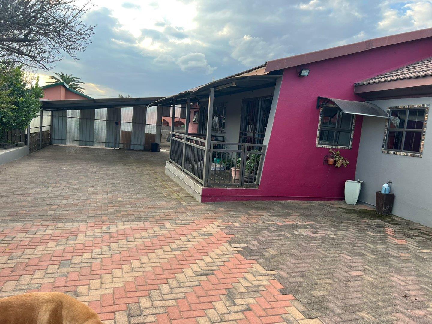 Lennoxton Property Property and houses for sale in Lennoxton