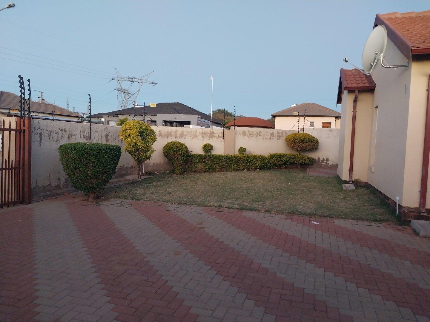 2 Bedroom House for sale in Southern Gateway P24112787985