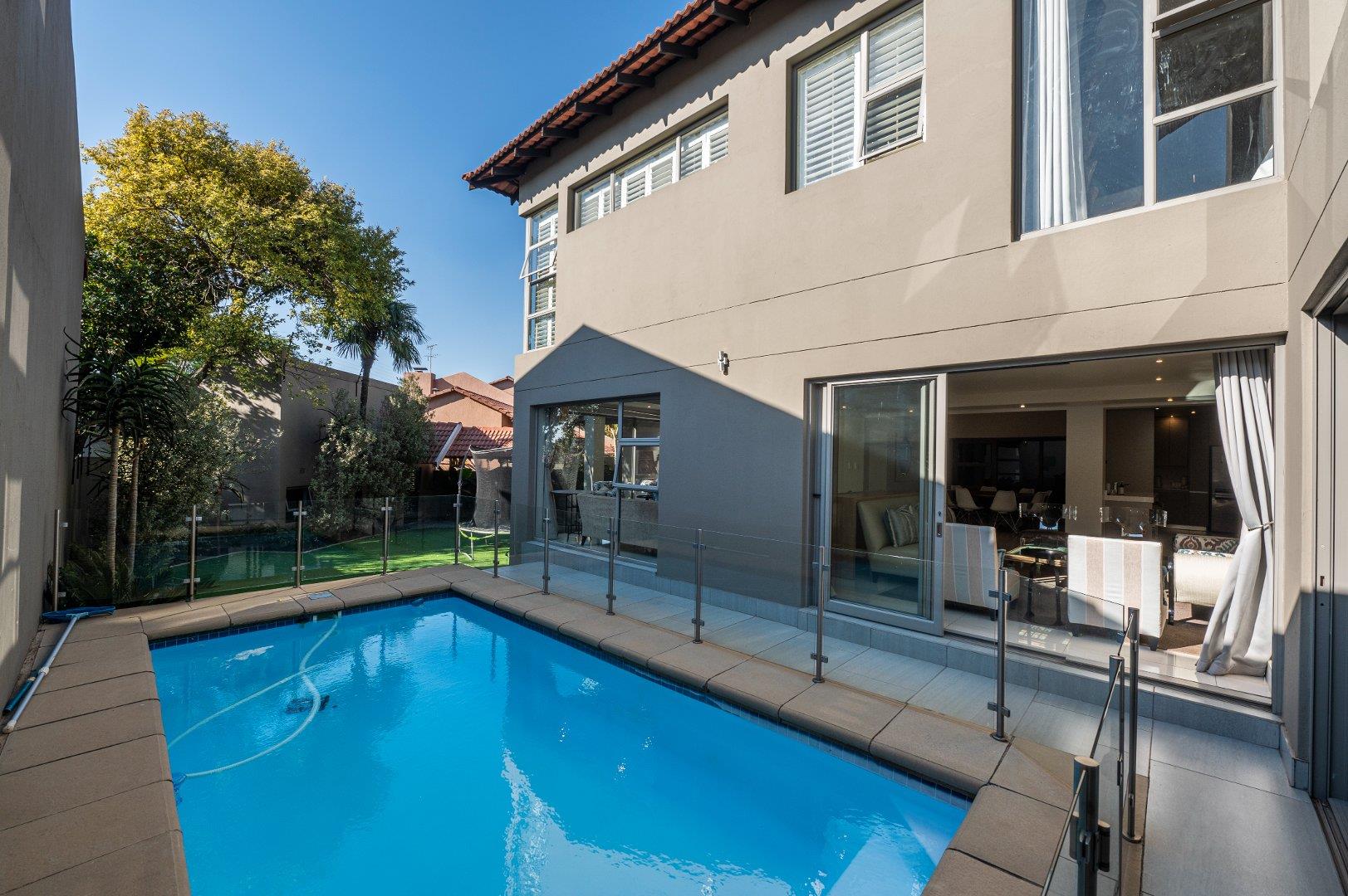 4 Bedroom House for sale in Sandown P24114053186