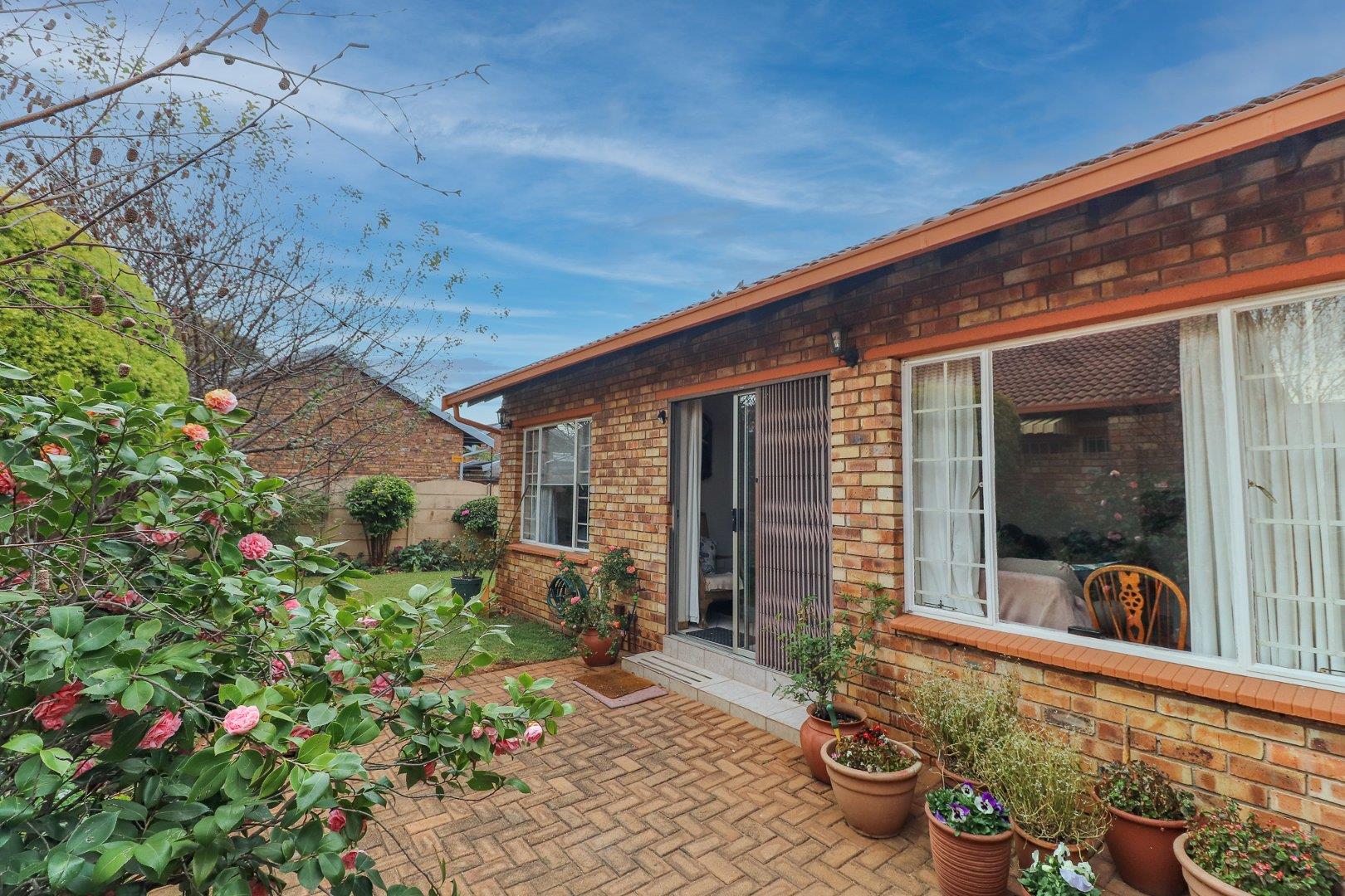 2 Bedroom Townhouse for sale in Brentwood Park P24112791574