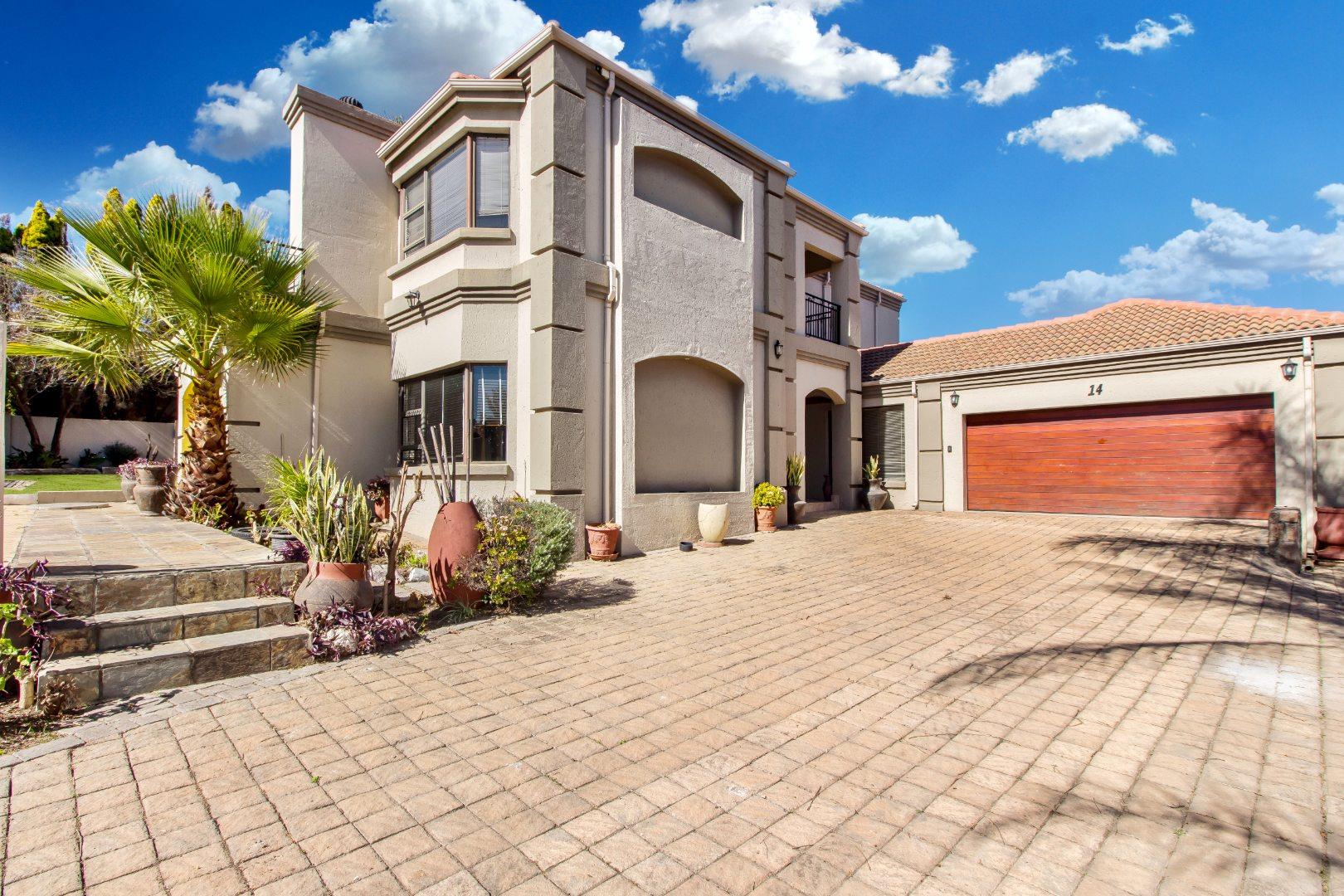 3 Bedroom House for sale in Blue Valley Golf Estate P24112791748