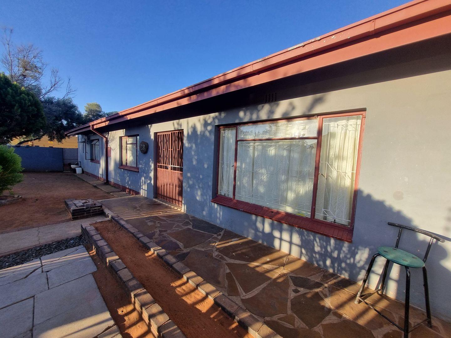 3 Bedroom House for sale in De Beers P24112793850