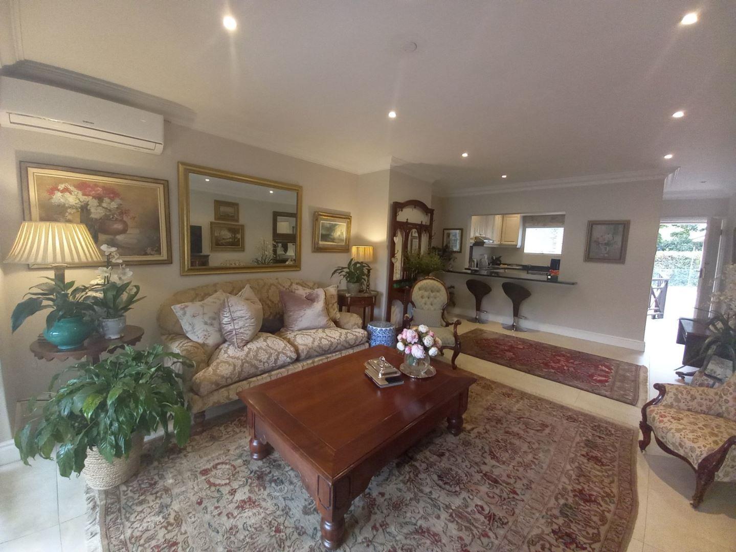 2 Bedroom Apartment / flat for sale in Mount P24112793914