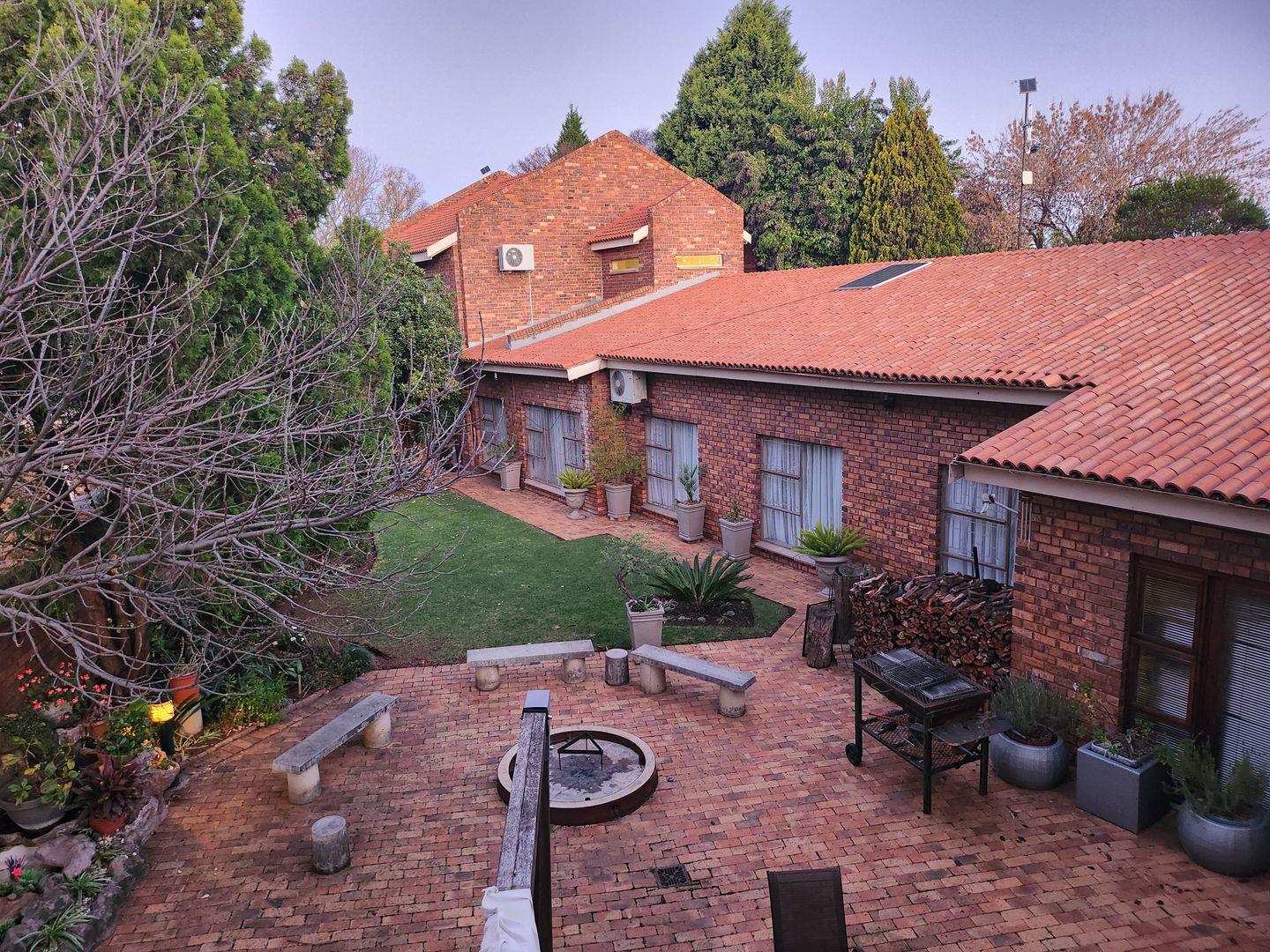 8 Bedroom House for sale in Grimbeeck Park P24110963166