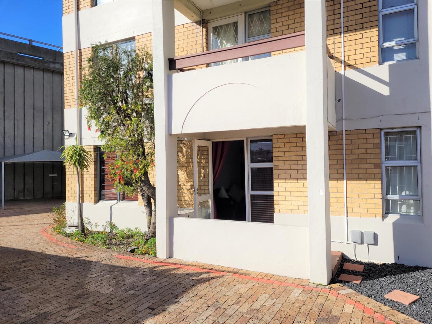 2 Bedroom Apartment / flat for sale in Parow Central P24112795677