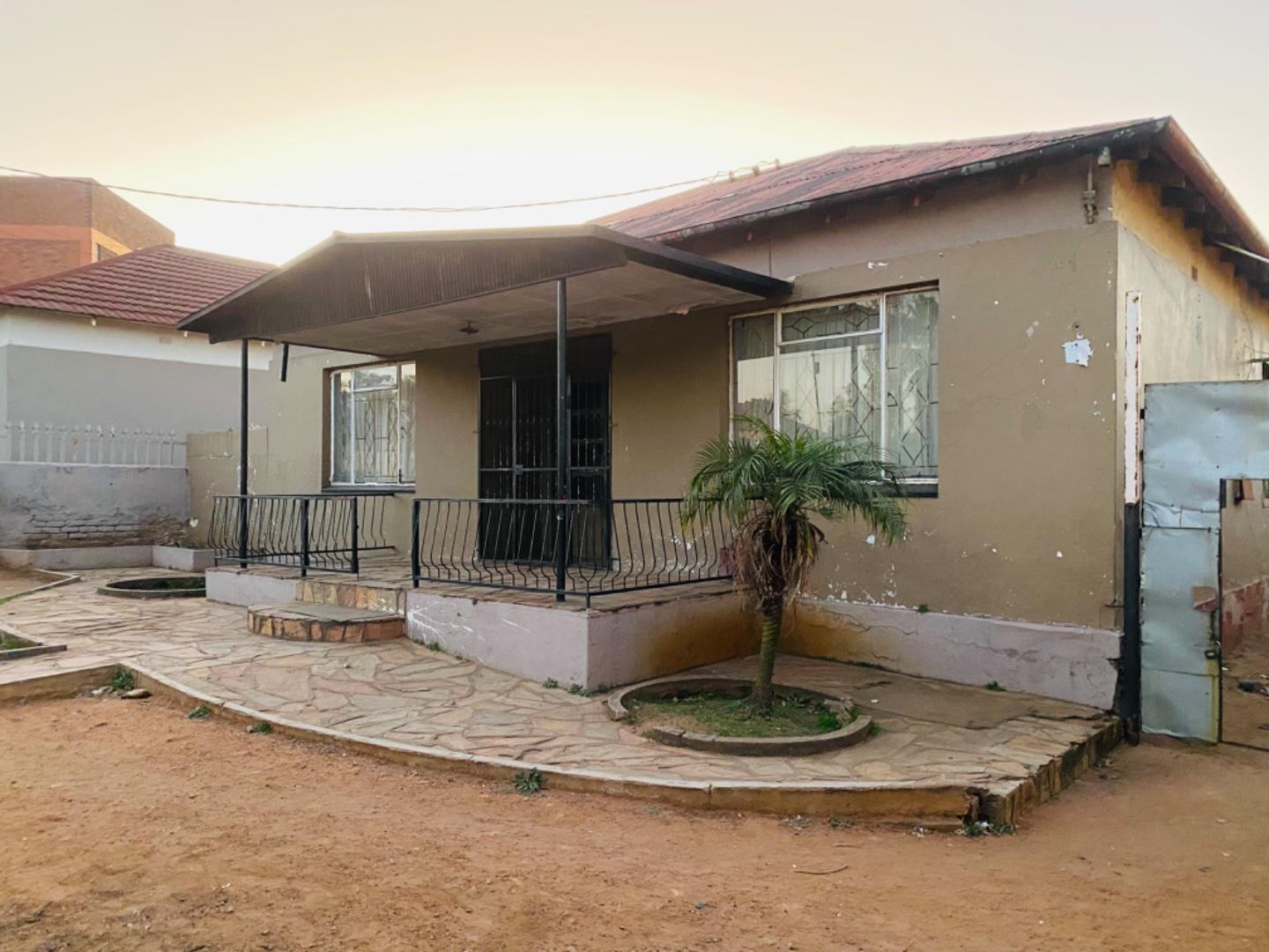 17 Bedroom House for sale in Germiston South P24112799220