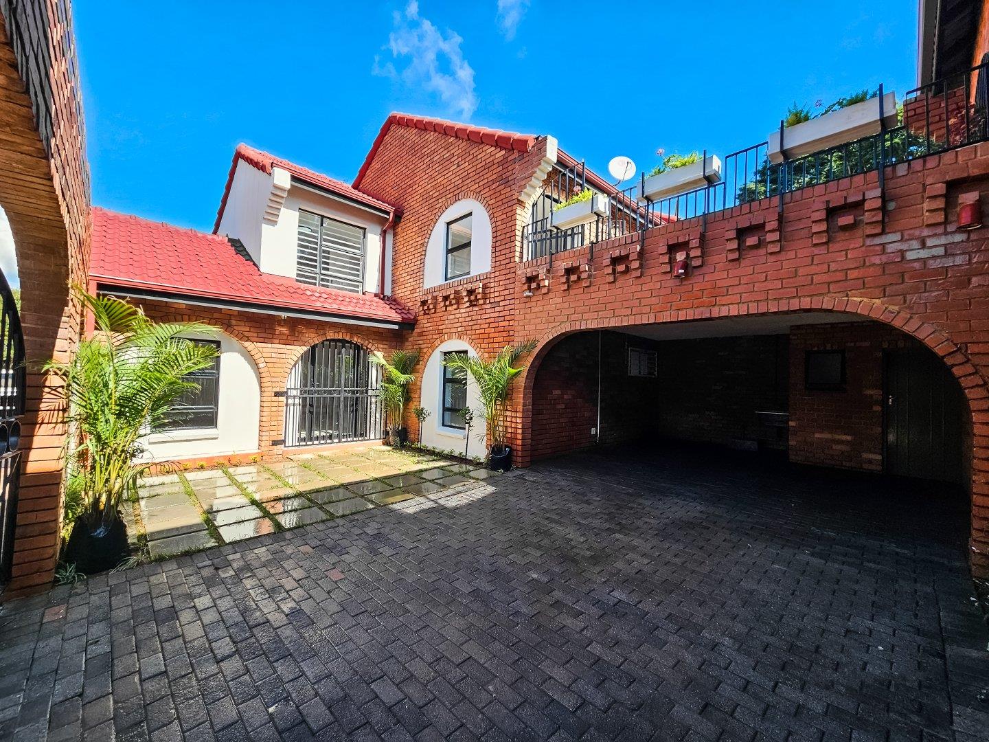 Lynnwood Manor Property Townhouses to rent in Lynnwood Manor