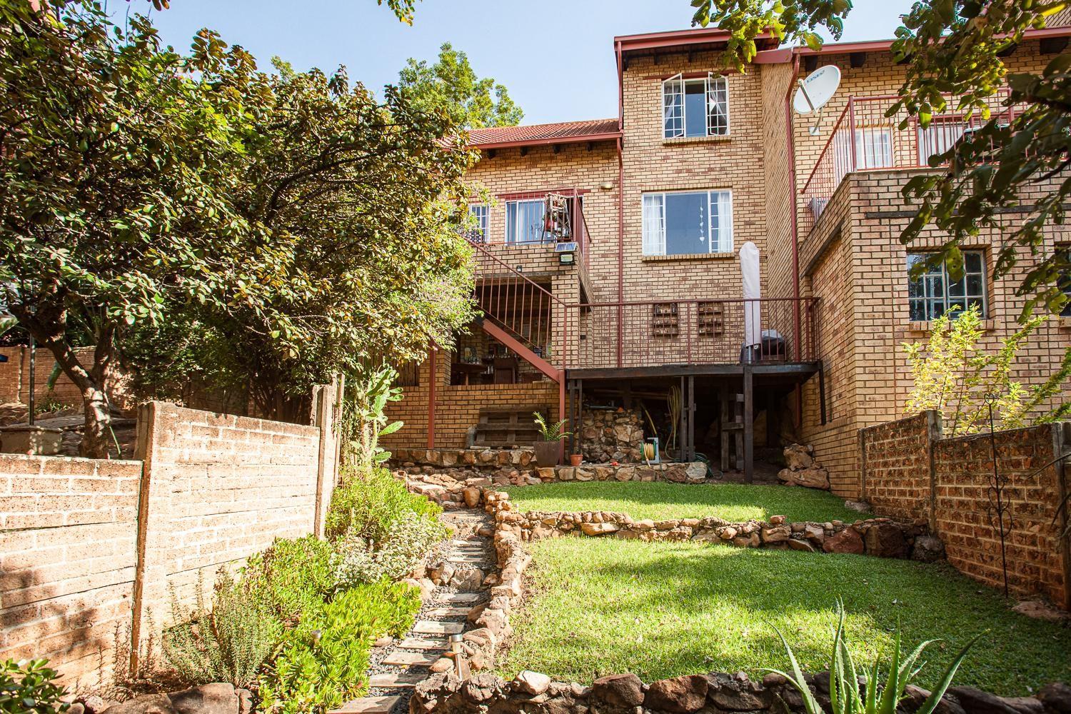 2 Bedroom Townhouse for sale in La Montagne P24108592588