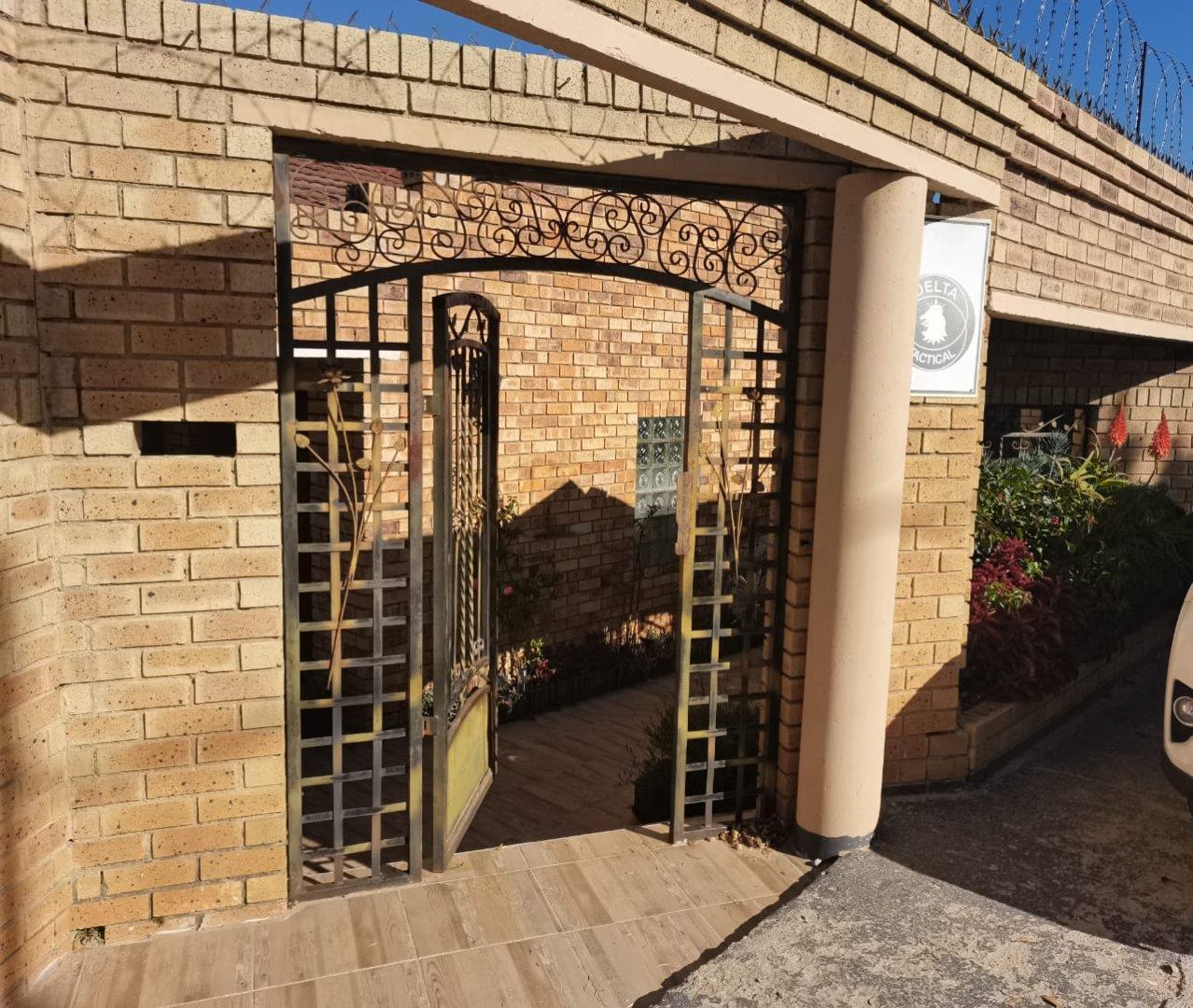 4 Bedroom House for sale in Mayfair West P24112808204