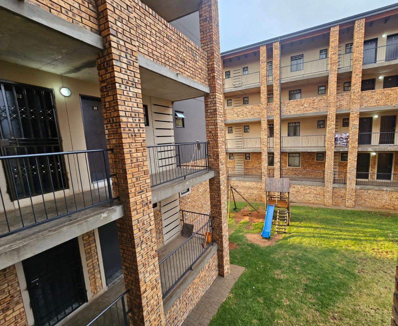 2 Bedroom Apartment / flat for sale in South Hills P24114060783