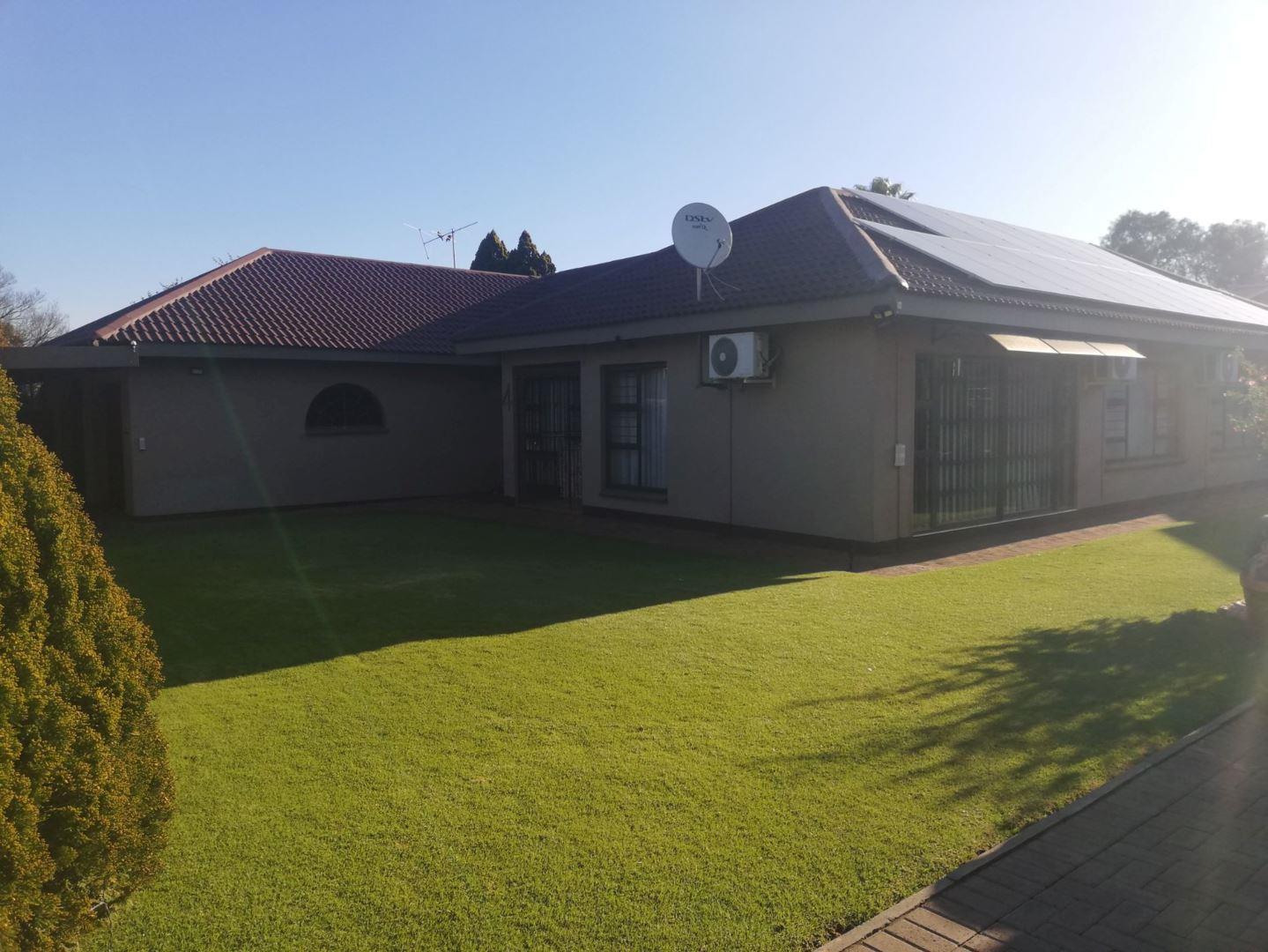 4 Bedroom House for sale in Golf Park P24112813300