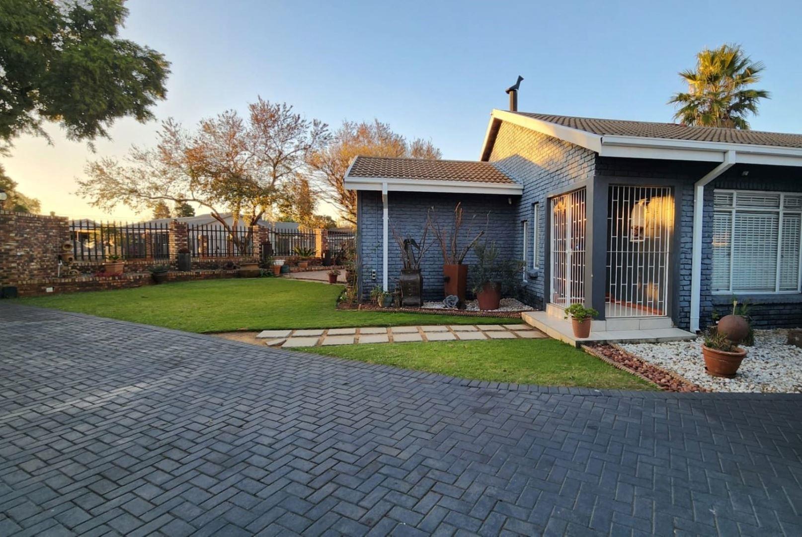 4 Bedroom House for sale in Golf Park P24112813463