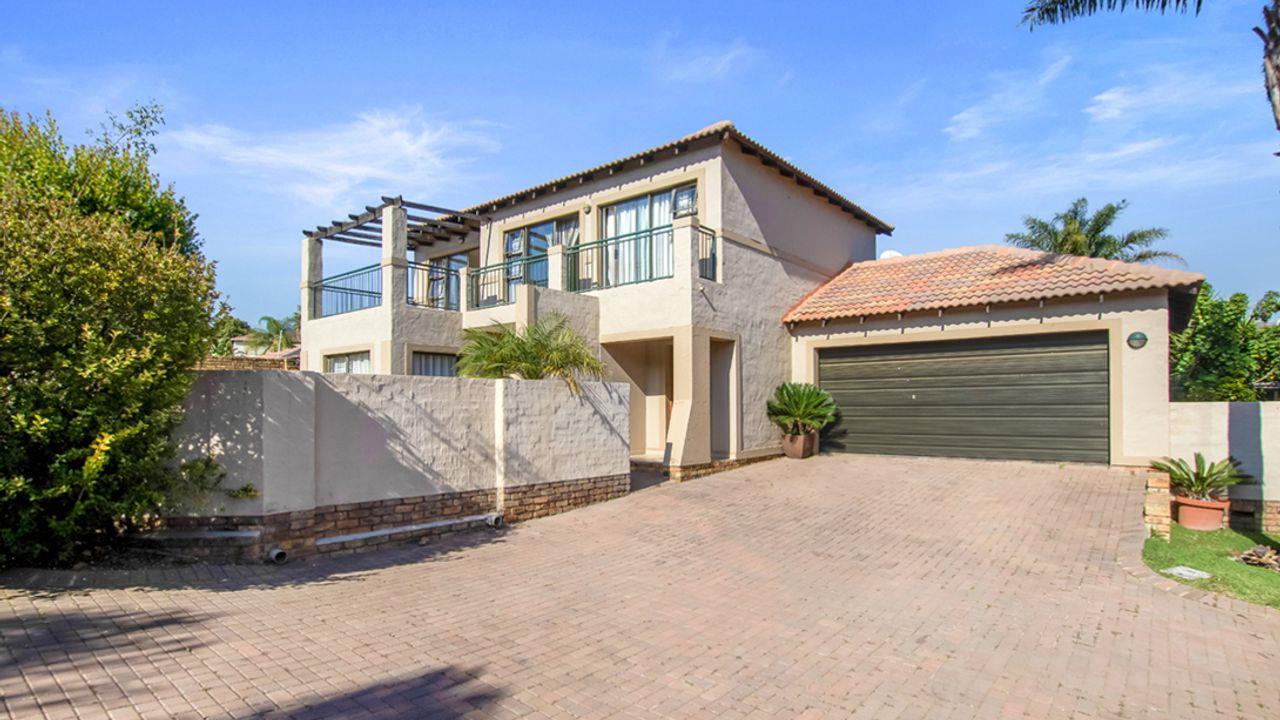 Ruimsig Property Townhouses for sale in Ruimsig