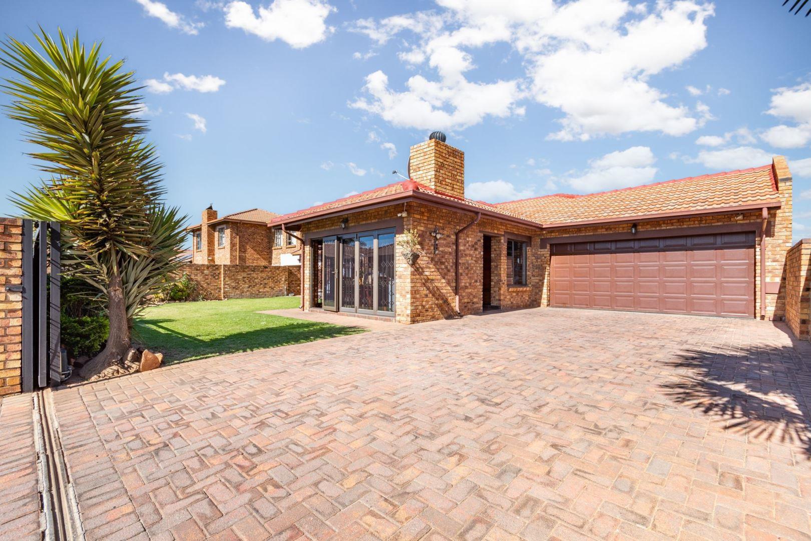 3 Bedroom House for sale in Bartlett P24114447990