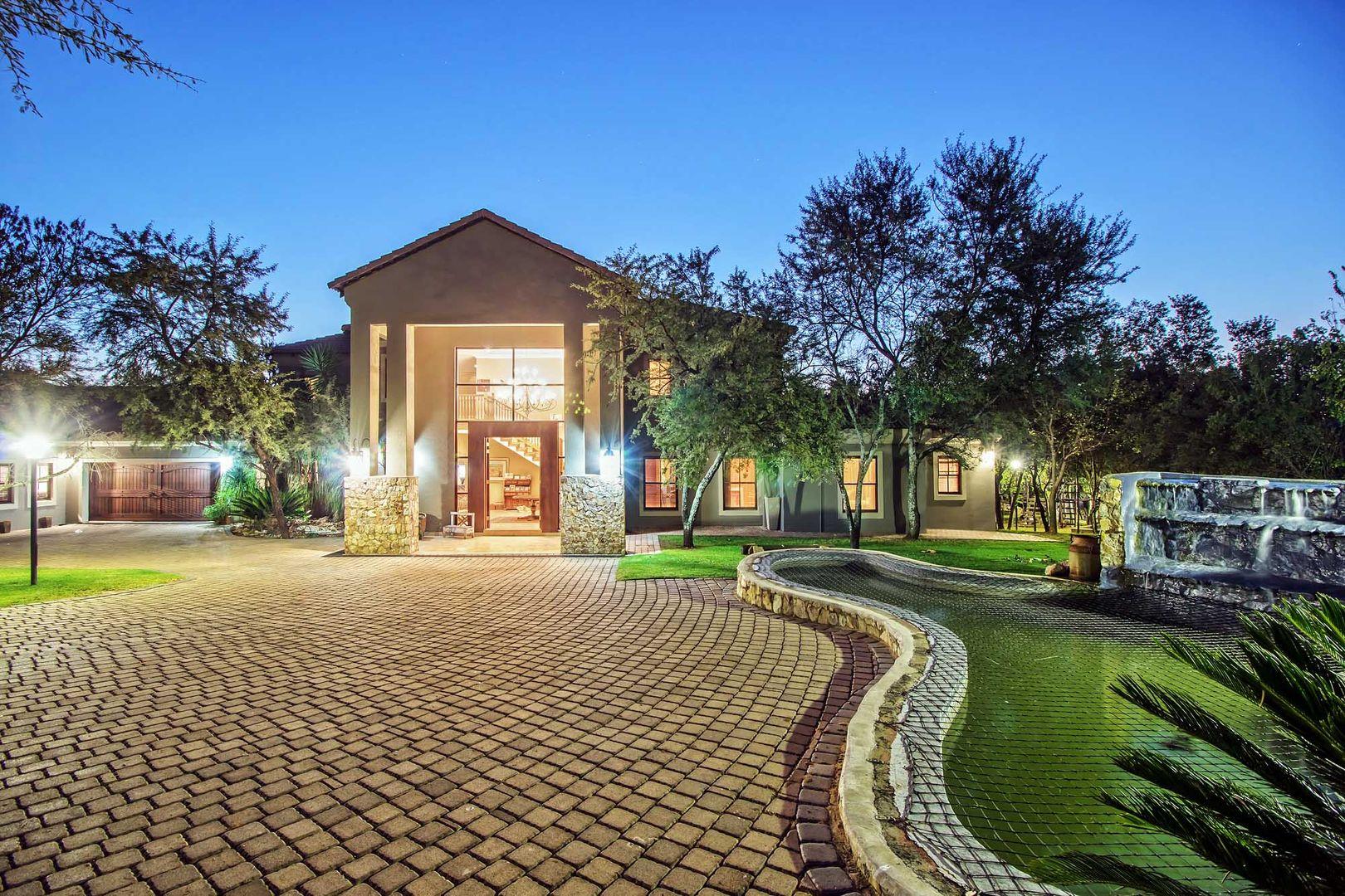 5 Bedroom House for sale in Mooikloof Equestrian Estate P24112817440