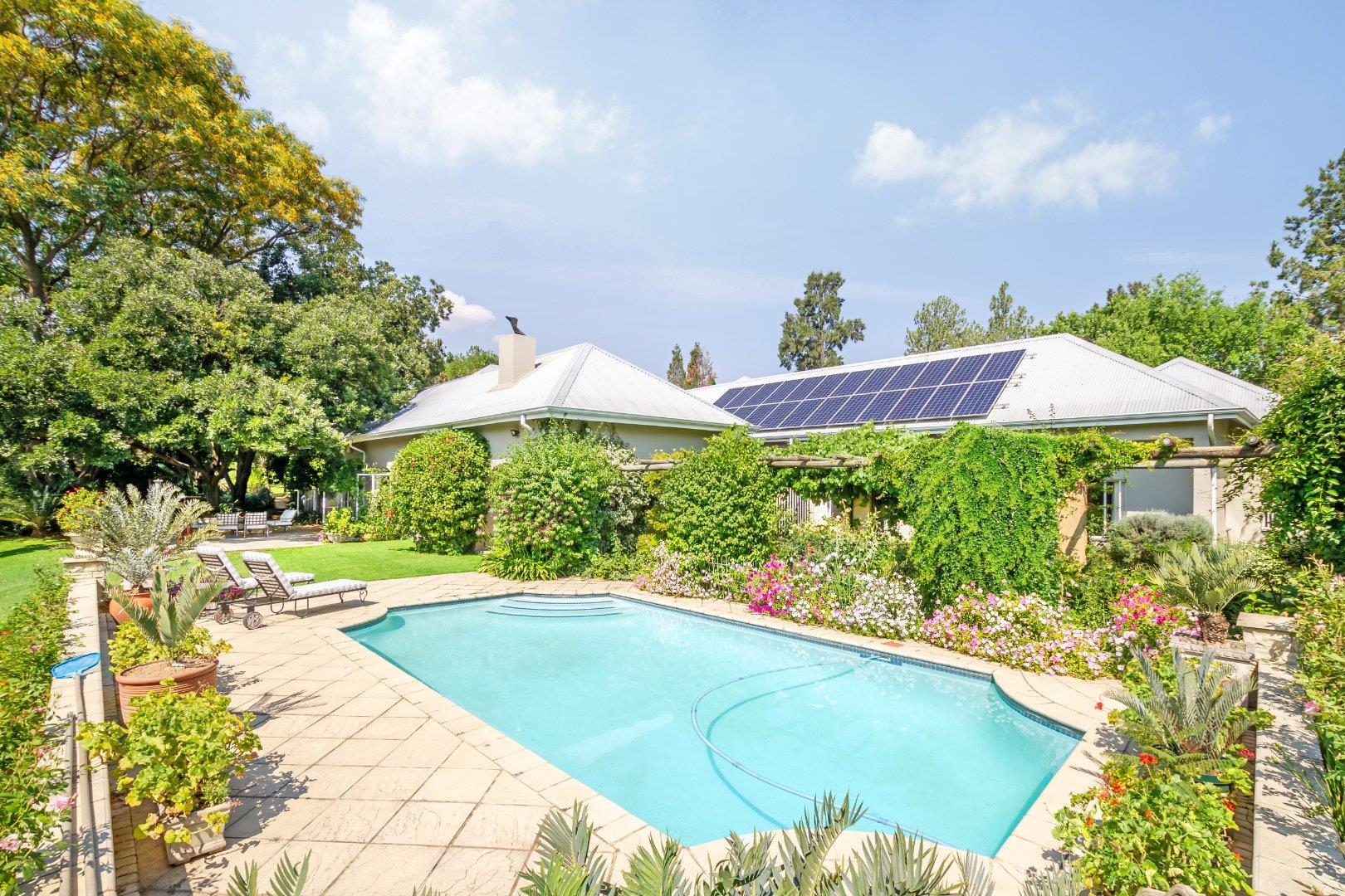 4 Bedroom House for sale in Chartwell P24109507495