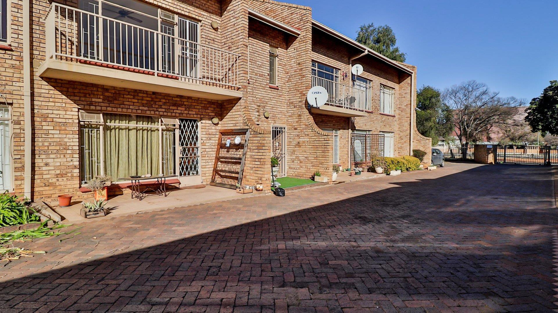 3 Bedroom Apartment / flat for sale in Baillie Park P24112658662