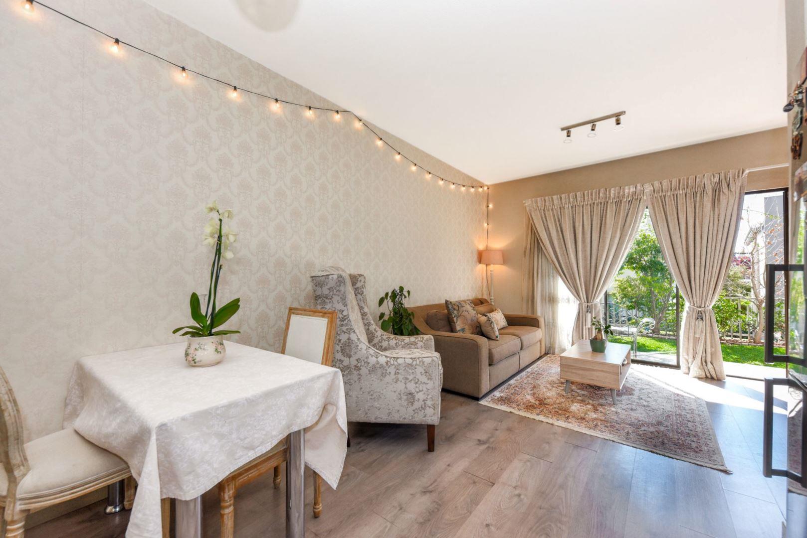 2 Bedroom Apartment / flat for sale in Beverley 4 Soho Lane P24