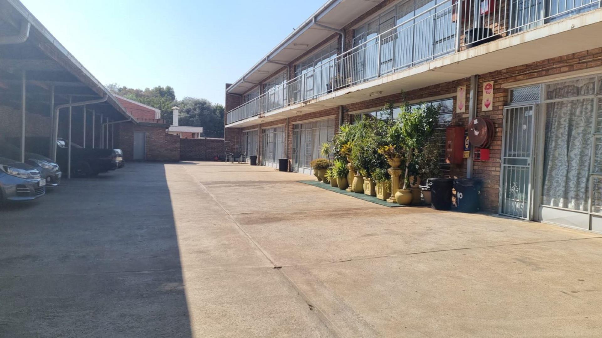 1 Bedroom Apartment / flat for sale in Springs Central P24112818304