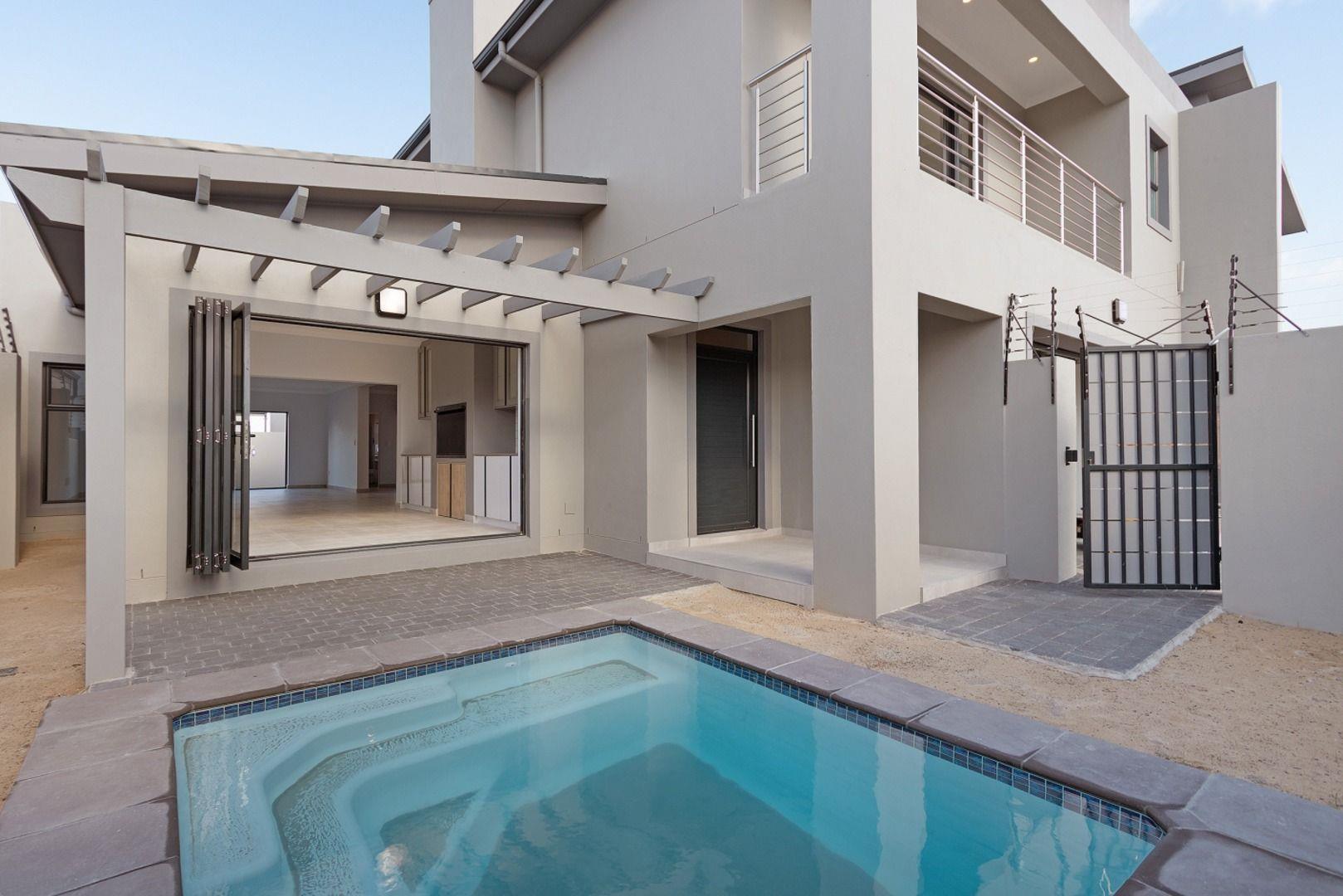 4 Bedroom House for sale in Sandown P24112819095