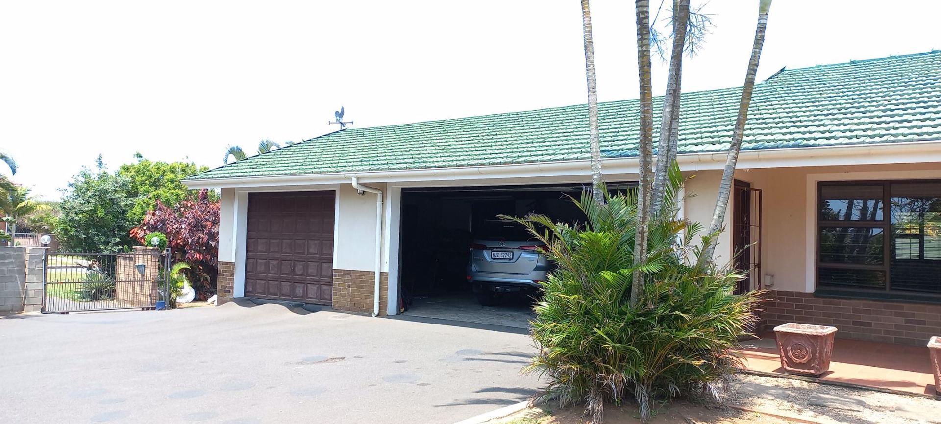 3 Bedroom House for sale in Athlone Park P24112819526