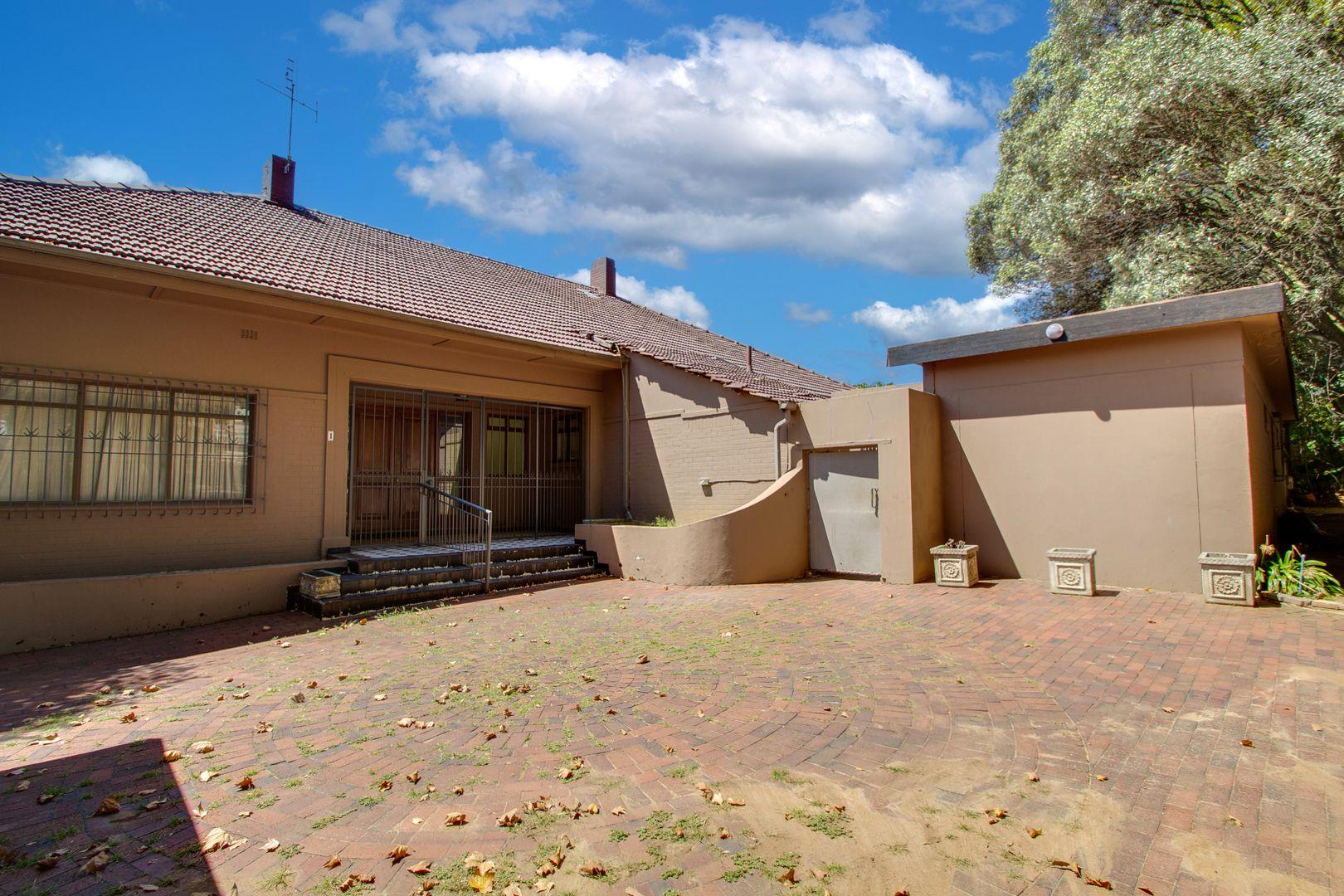 3 Bedroom House for sale in Houghton Estate P24112821637