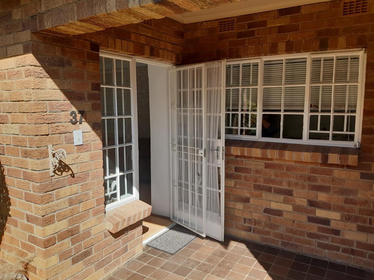 1 Bedroom Townhouse for sale in Bedford Park P24112850952