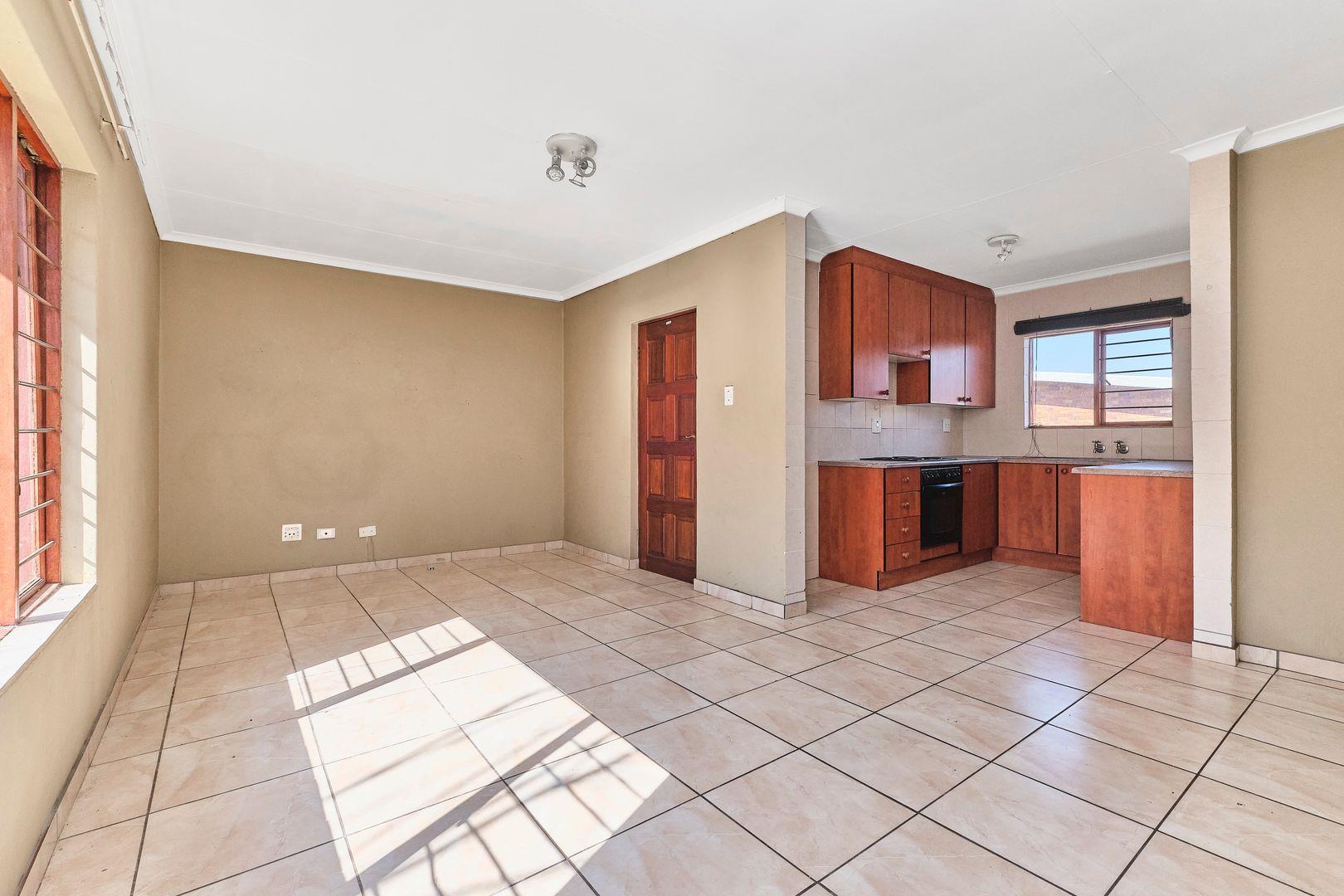 2 Bedroom Apartment / flat for sale in Linden 8 Aurora, 45 8th P24