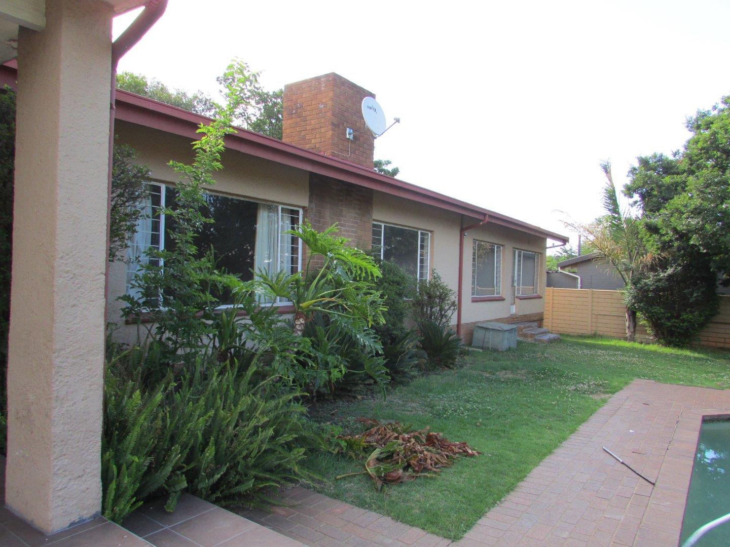 4 Bedroom House for sale in Glen Marais P24112825465