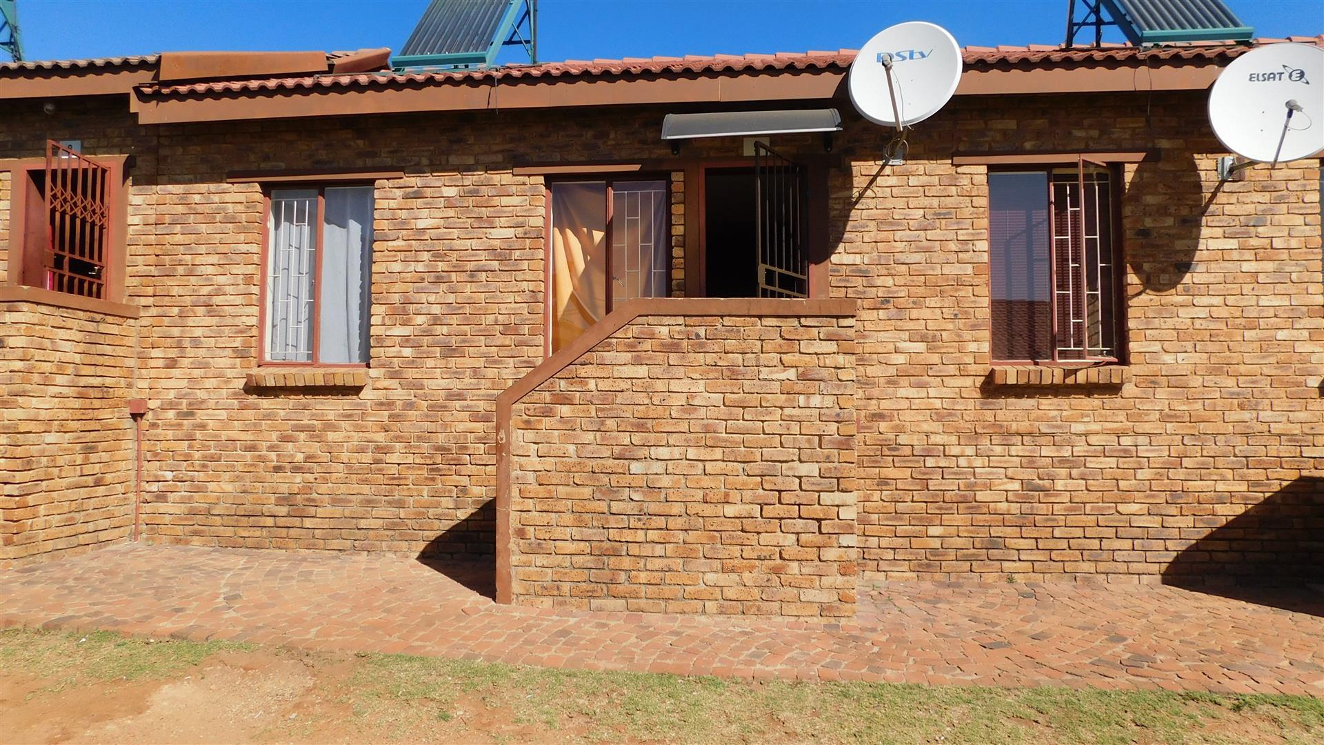 2 Bedroom Townhouse for sale in Olievenhoutbosch P24112825537