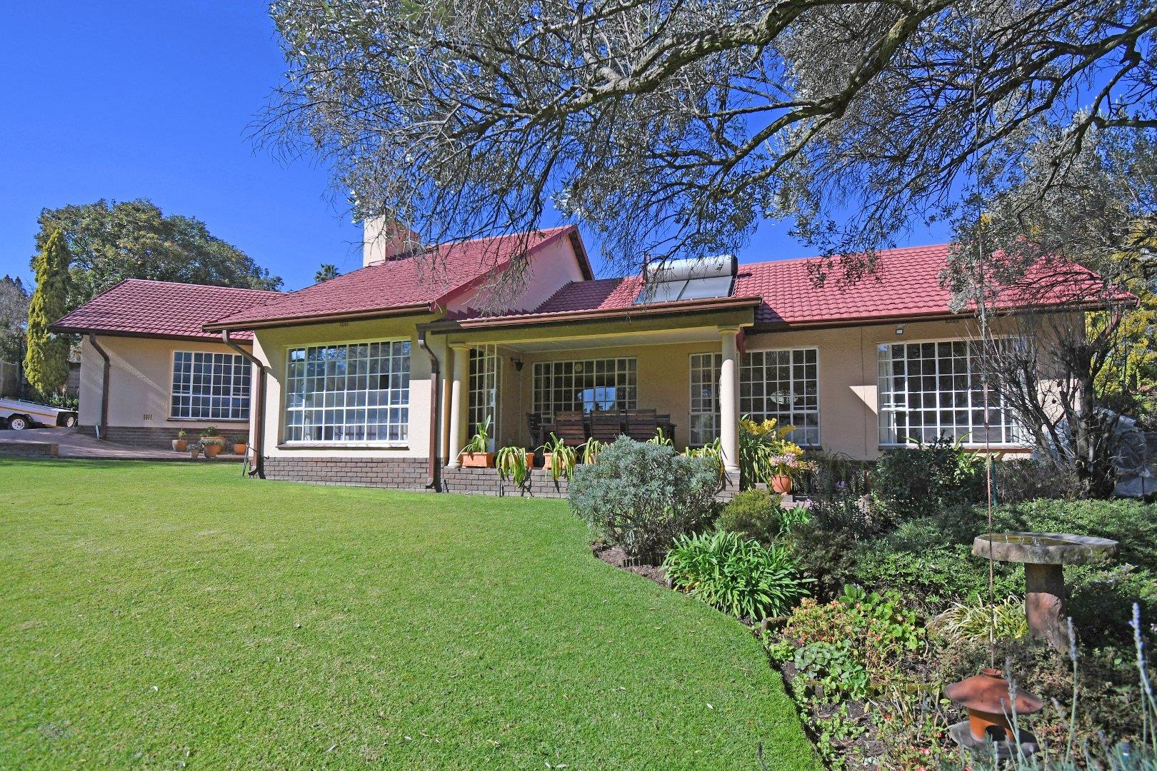 3 Bedroom House for sale in Parkmore P24112826316