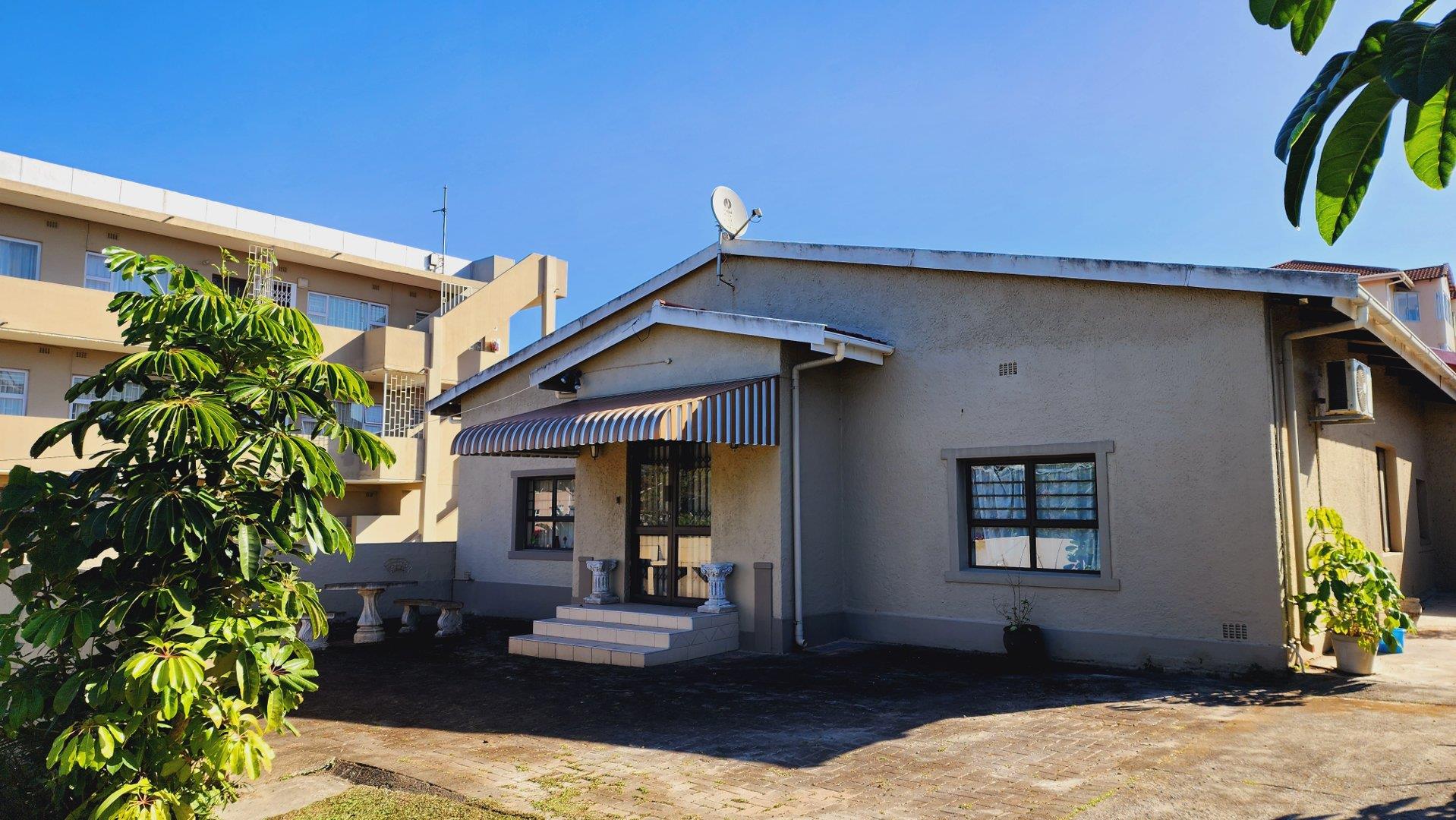 2.5 Bedroom Townhouse for sale in Uvongo Beach 82 Colin Road P24