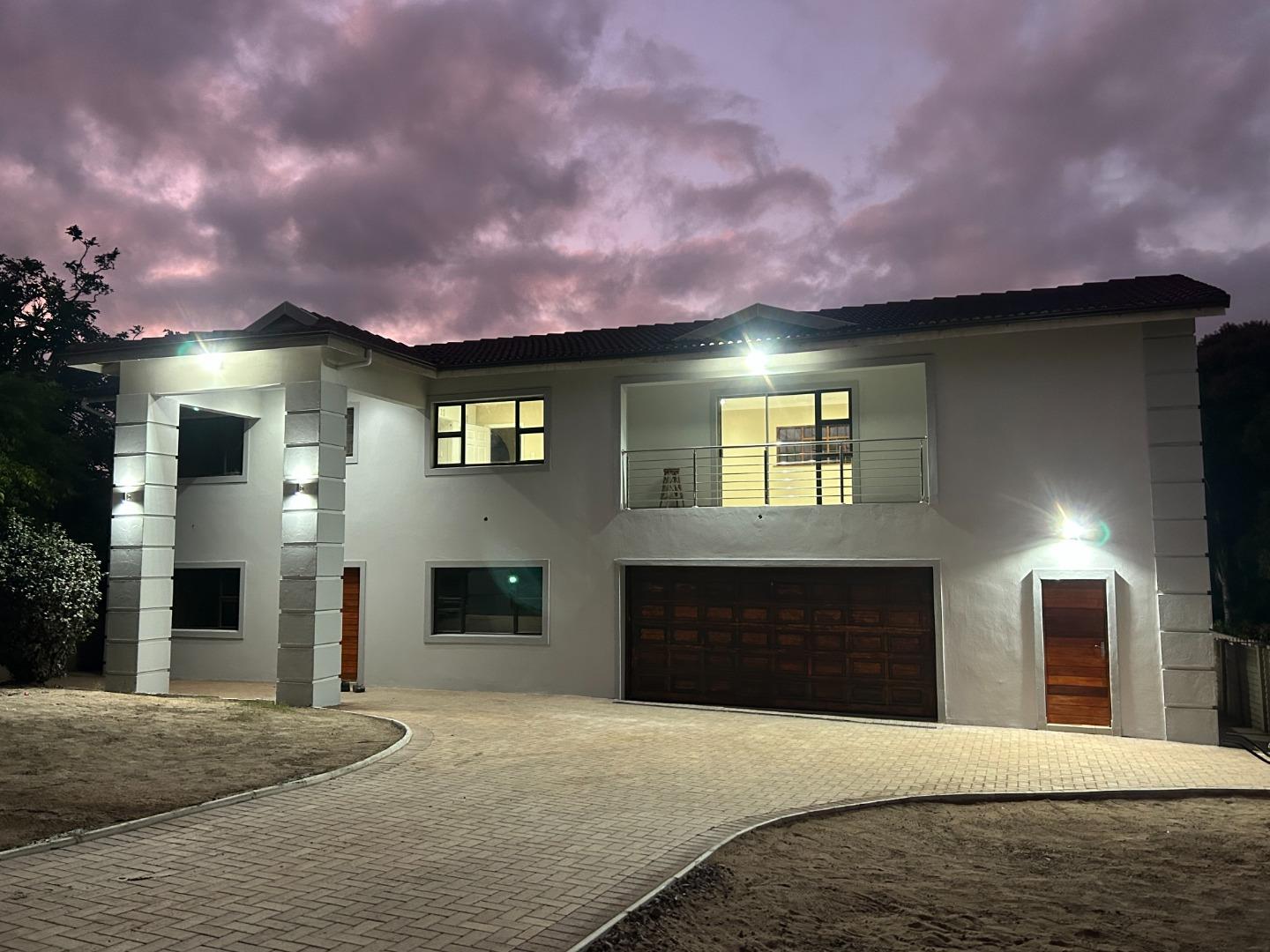 5 Bedroom House for sale in Malvern 16 Fraser Road, Malvern P24