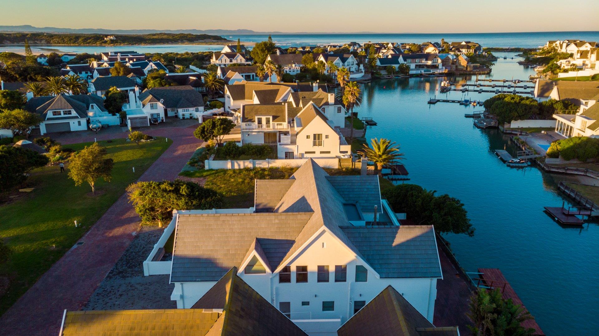 Canals Property Property and houses for sale in Canals