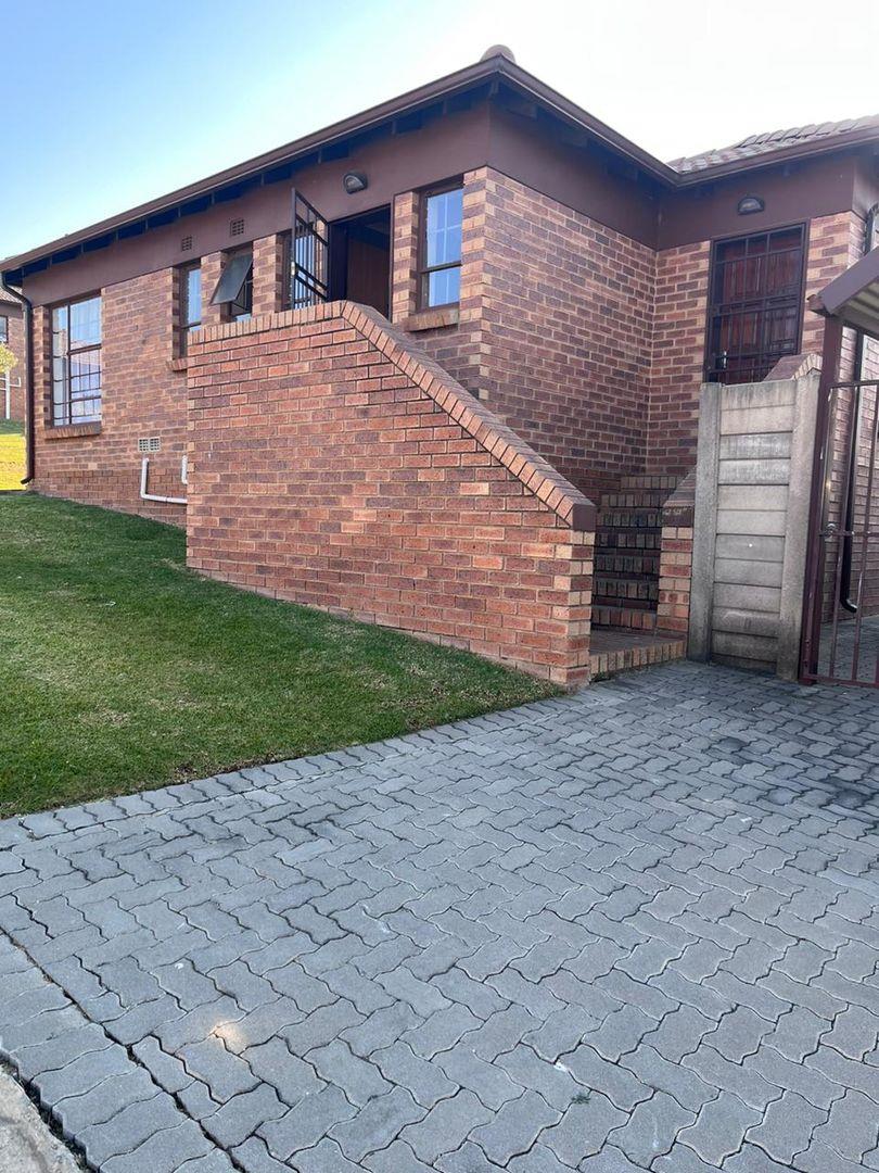 3 Bedroom House for sale in Thatch Hill Estate P24112829718