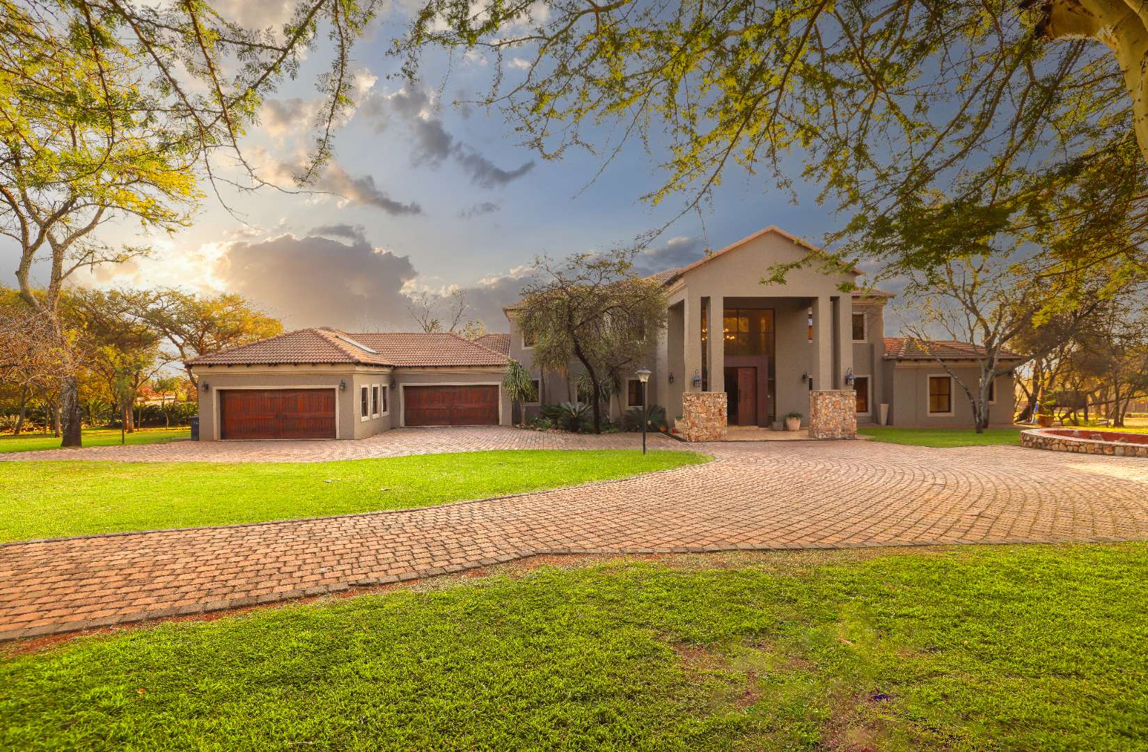 5 Bedroom House for sale in Mooikloof Equestrian Estate P24112830756