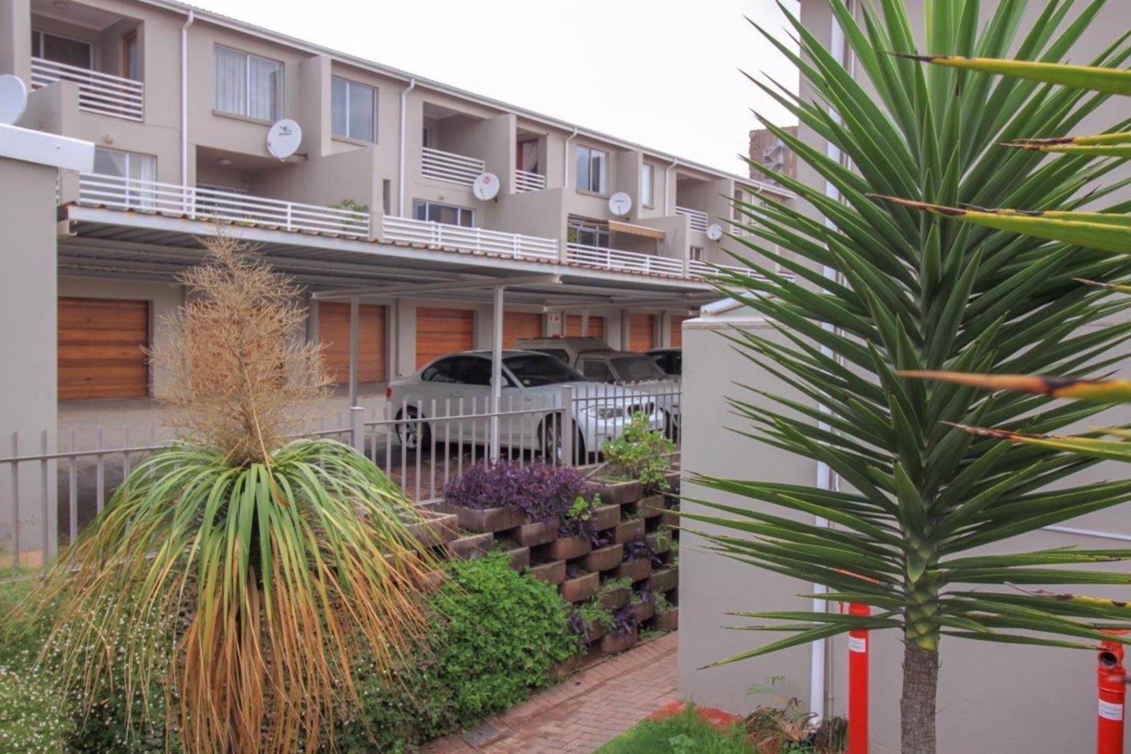 3 Bedroom Townhouse for sale in Bedford Gardens P24112831112