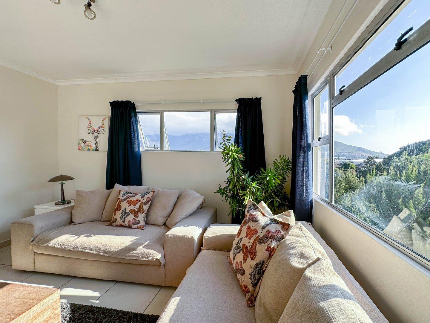 Claremont, Cape Town Property Apartments / flats for sale in