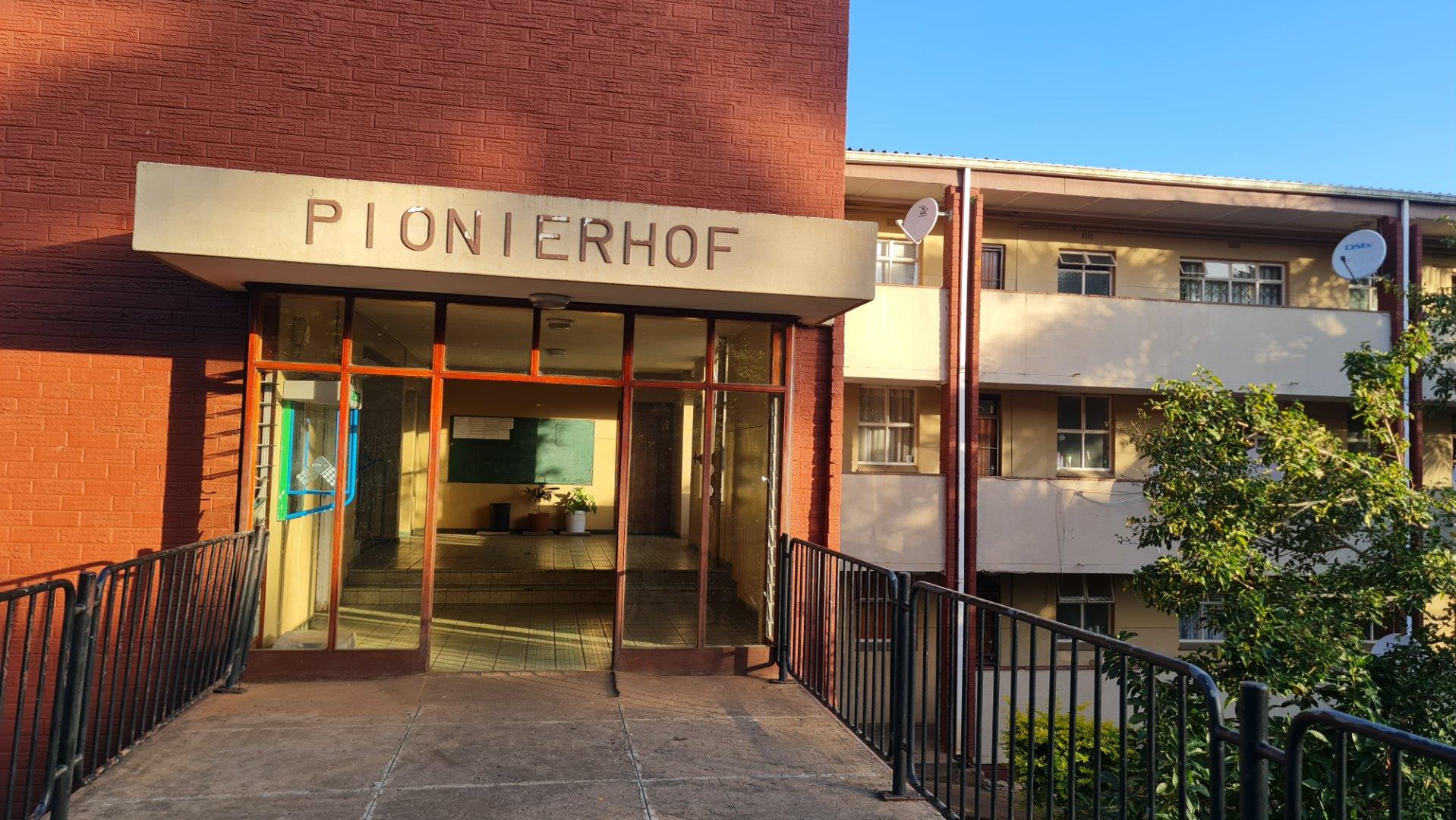 2 Bedroom Apartment / flat for sale in Fairview P24112835053