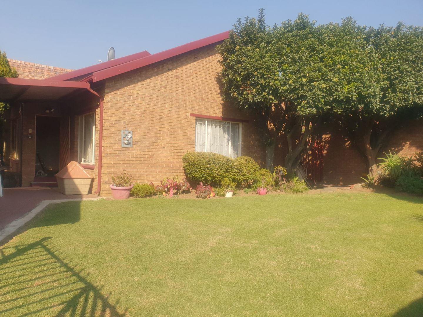 1 Bedroom House for sale in Witbank Central P24112836816