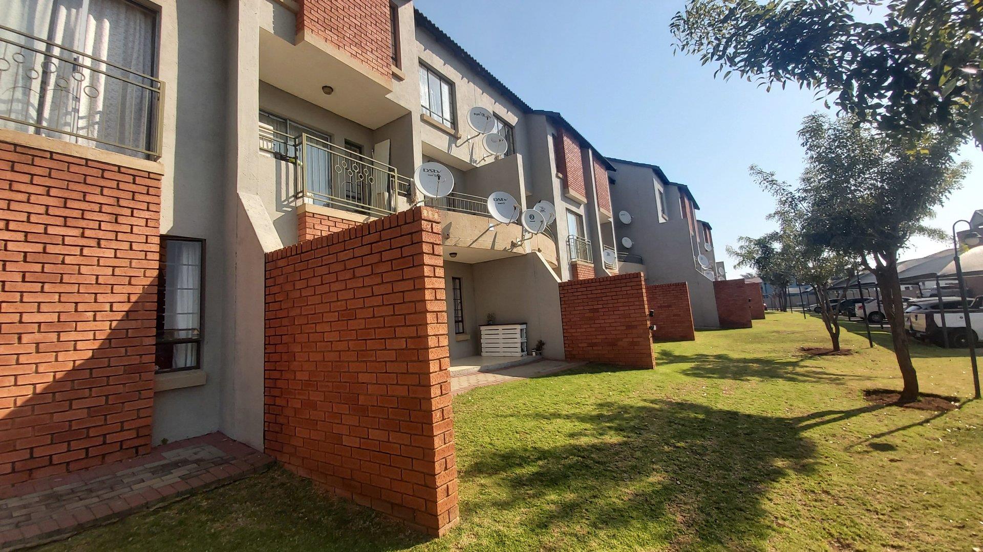 2 Bedroom Apartment / flat for sale in The Orchards P24112836969